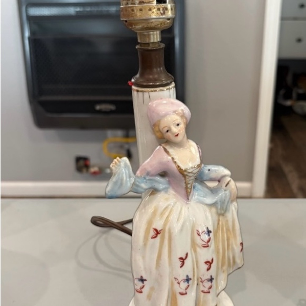 Antique WWII Occupied Japan Colonial Lady Porcelain Figurine Lamp Vintage EUC - Picture 8 of 16